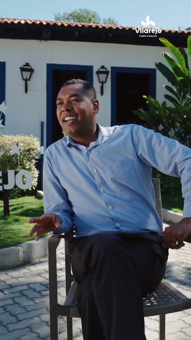 Tem sorriso que é só sorriso. E tem sorriso que diz “que bom que você chegou.” Na Fazenda, ele aparece na chegada, atravessa os corredore…
