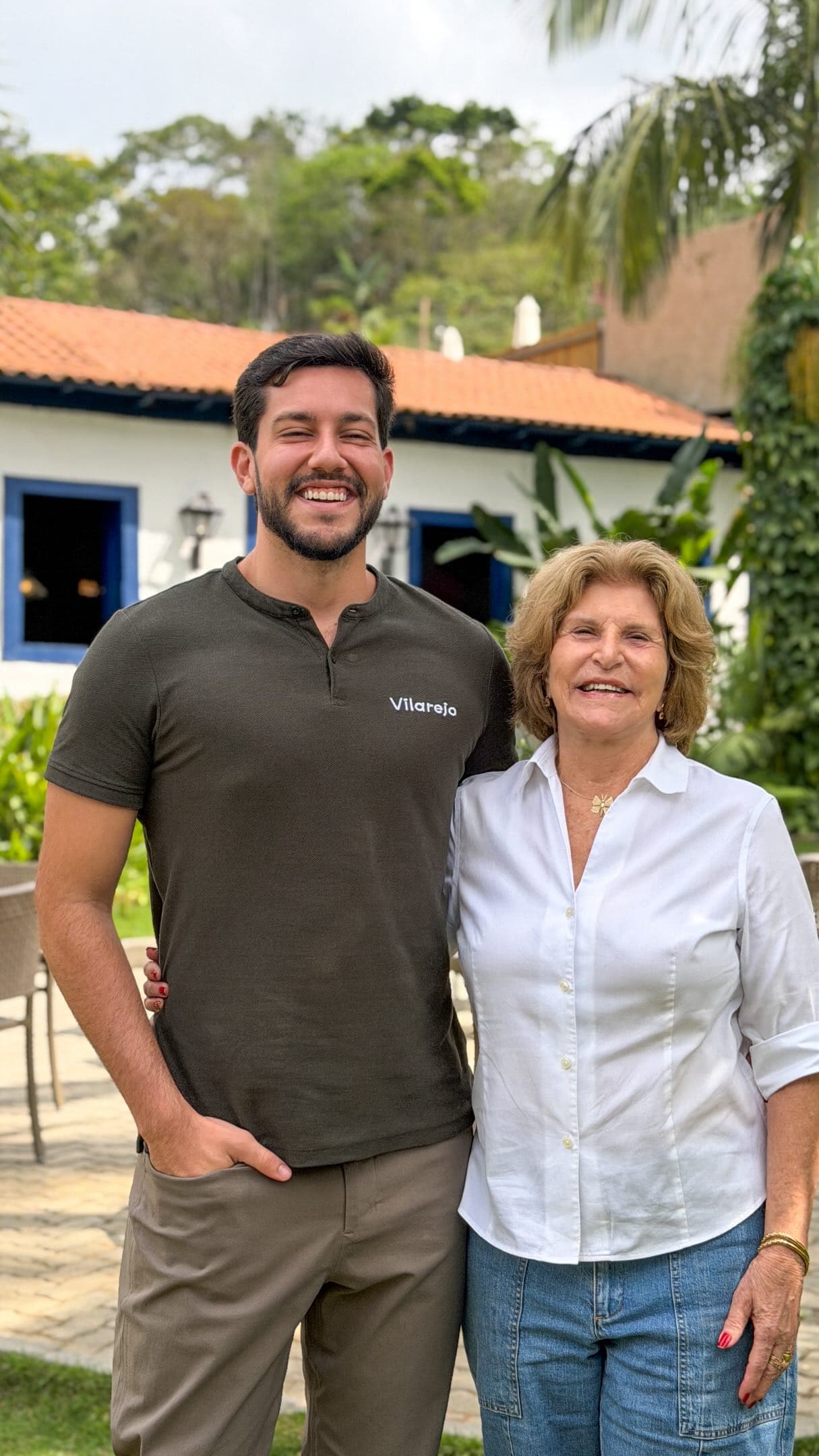 Depois de quase dois anos de conversas, escolhas e muito cuidado, a nova identidade do Vilarejo Hotéis e Resorts ganhou vida. Desde o iní…